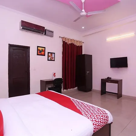 Oyo 14791 Homeystay Comfort Готель