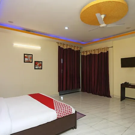 Oyo 14791 Homeystay Comfort 3* Фарідабад
