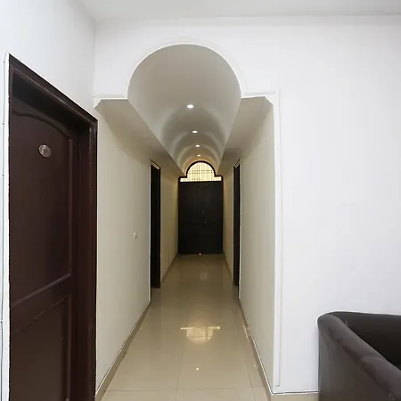 Oyo 14791 Homeystay Comfort Готель